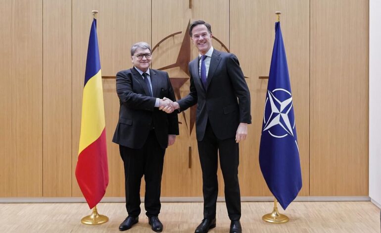 Ministrul Emil Hurezeanu s-a întâlnit cu secretarul general al NATO, Mark Rutte. „România şi-a respectat angajamentele în materie de cheltuieli pentru apărare”
