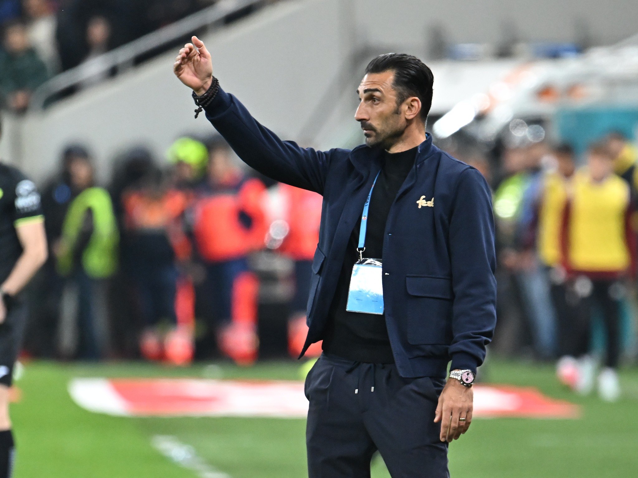 Charalambous, criticat de Becali, dar lăudat de adversari. Antrenorul lui Manchester i-a cerut numărul de telefon