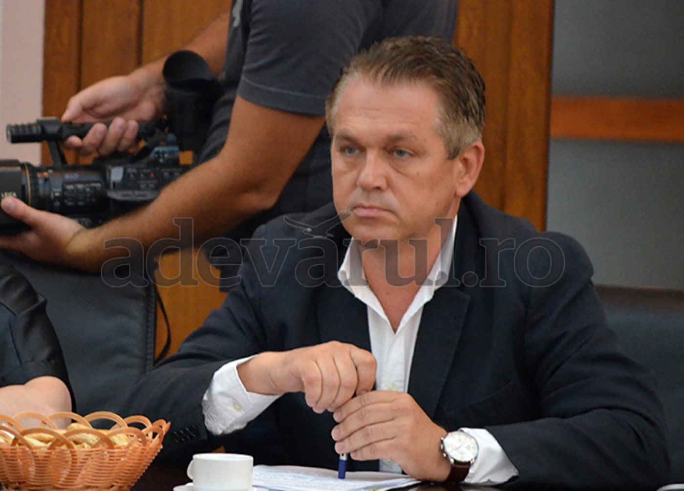 Conducător pe viață la Federația Română de Tenis de Masă. Romanescu are vârsta pensionării, dar nu predă puterea