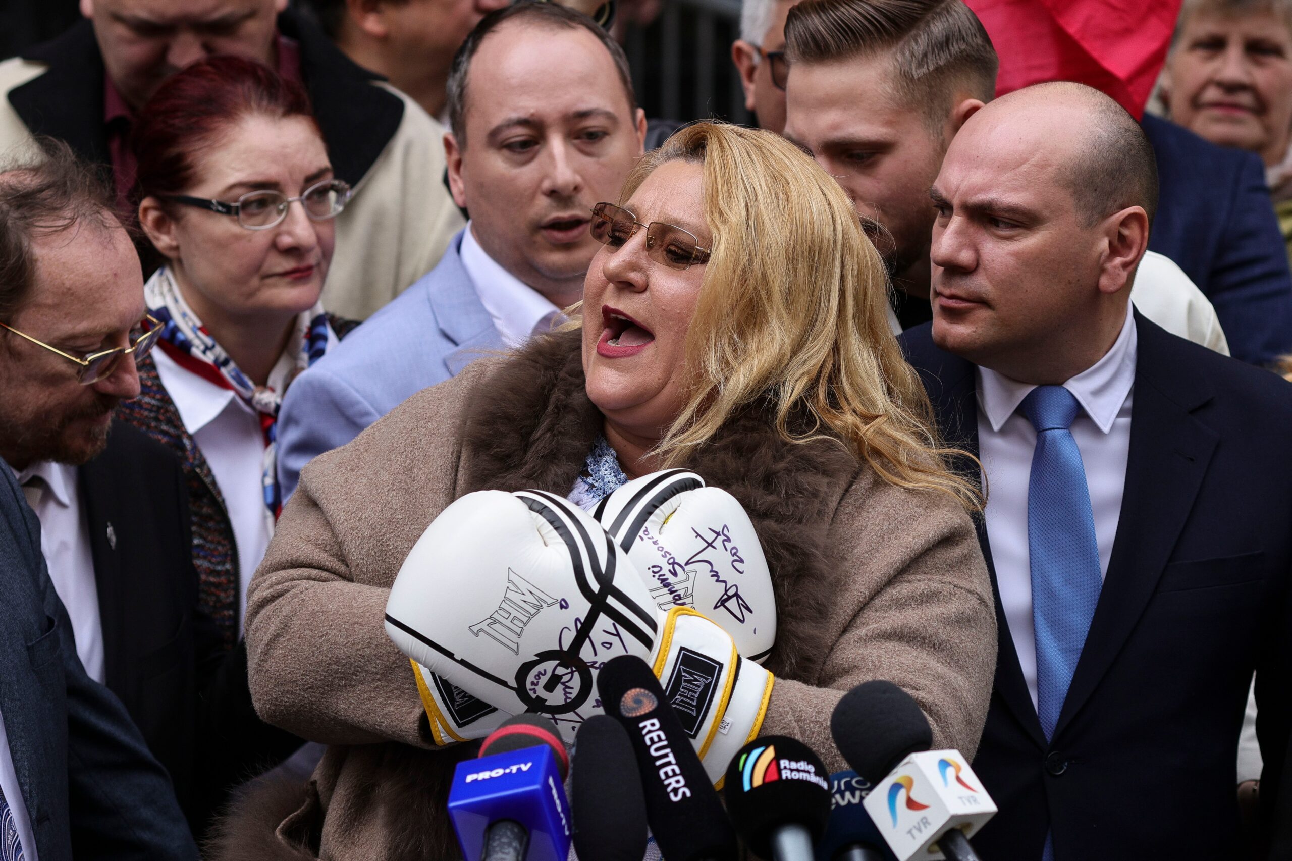 Diana Șoșoacă merge la CCR cu decizia BEC prin care i-a fost respinsă candidatura. Judecătorii constituționali dezbat situația mai multor candidați