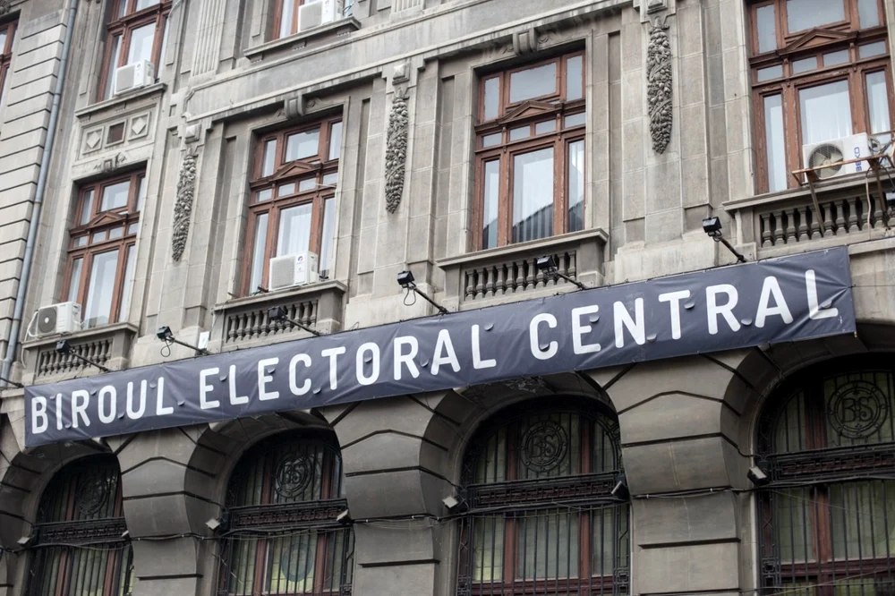 12 candidați au trecut până acum cu succes de filtrul Biroului Electoral Central. Cine sunt aceștia
