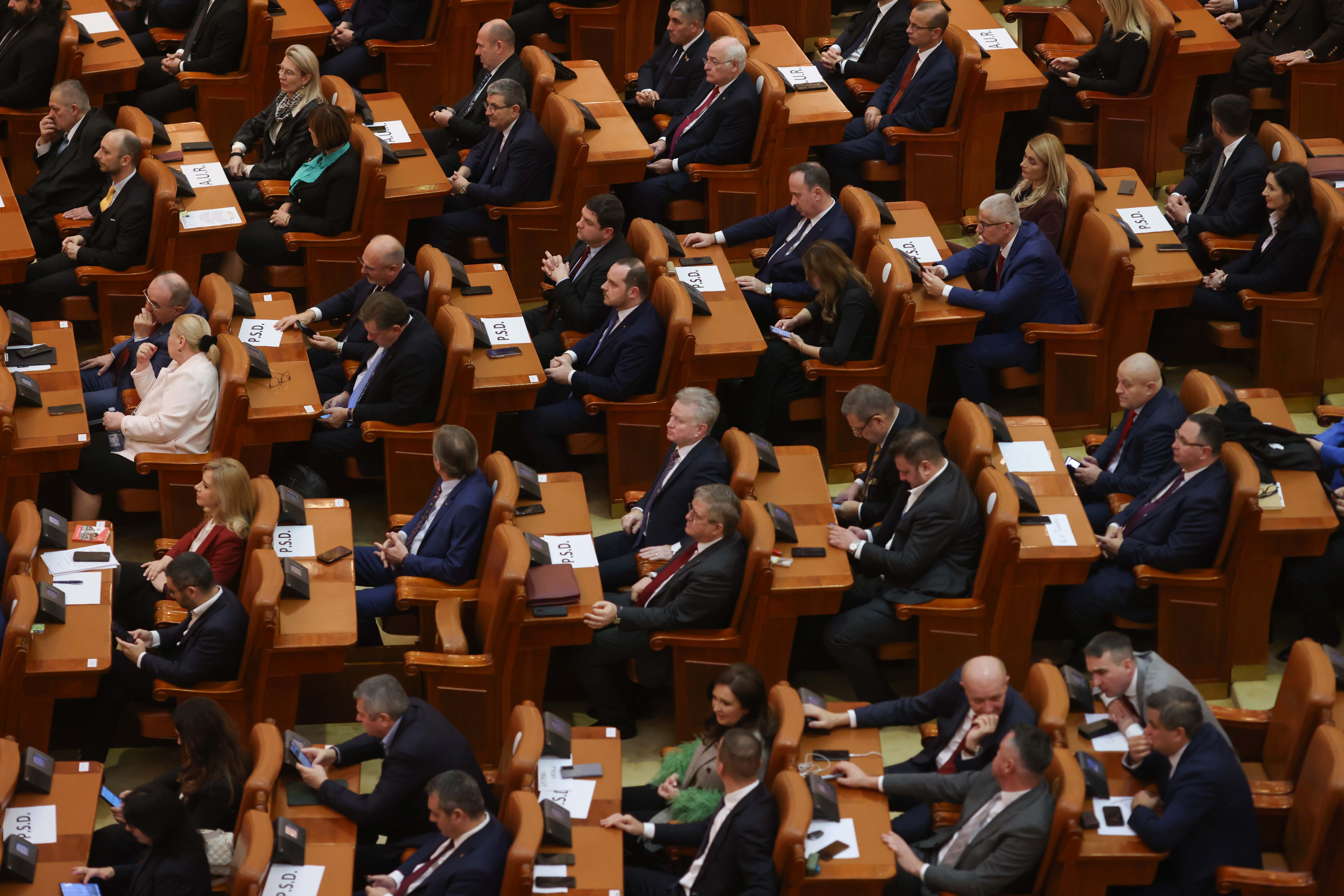 Parlamentarii POT se opun sancțiunilor pentru absențe nemotivate: „Loviţi în colegii care sunt bine intenţionaţi”