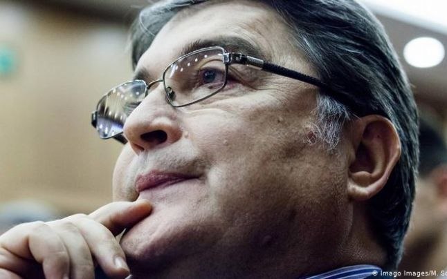 Cine l-a salvat pe Emil Hurezeanu de la remaniere. Culisele discuțiilor purtate în coaliție