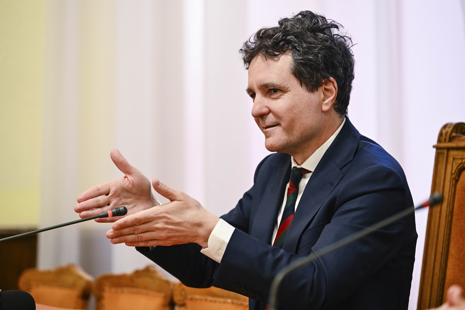 De ce Nicușor Dan este o voce a normalității în politica românească