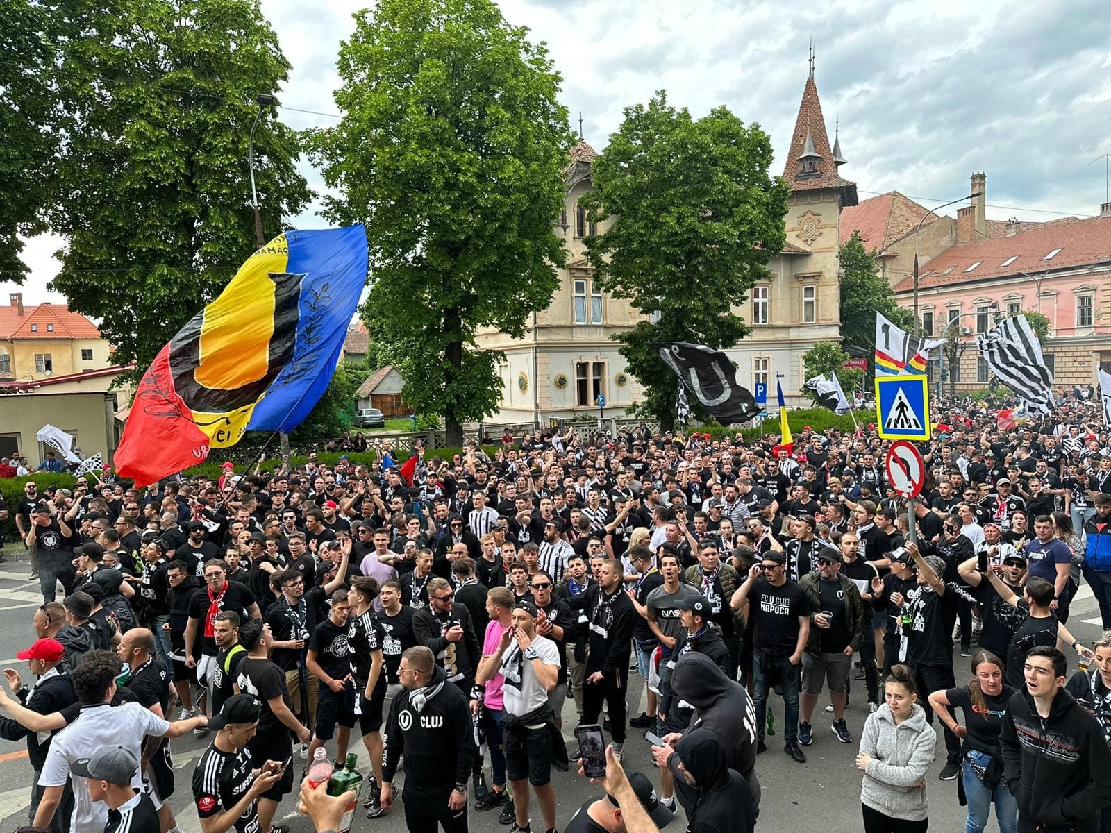 Politicul se implică în fotbal. UDMR cere pedepsirea agresorilor care au mutilat doi copii de origine maghiară la meciul U Cluj-CFR Cluj