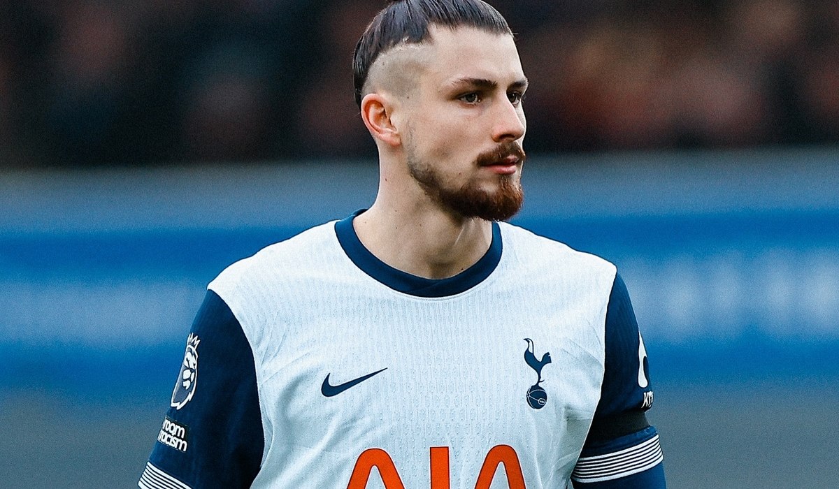 Englezii nu-l au la inimă pe Radu Drăgușin. Nemulțumiți de român, după ce a contribuit la înfrângerea suferită de Tottenham. „Are dificultăți constante”