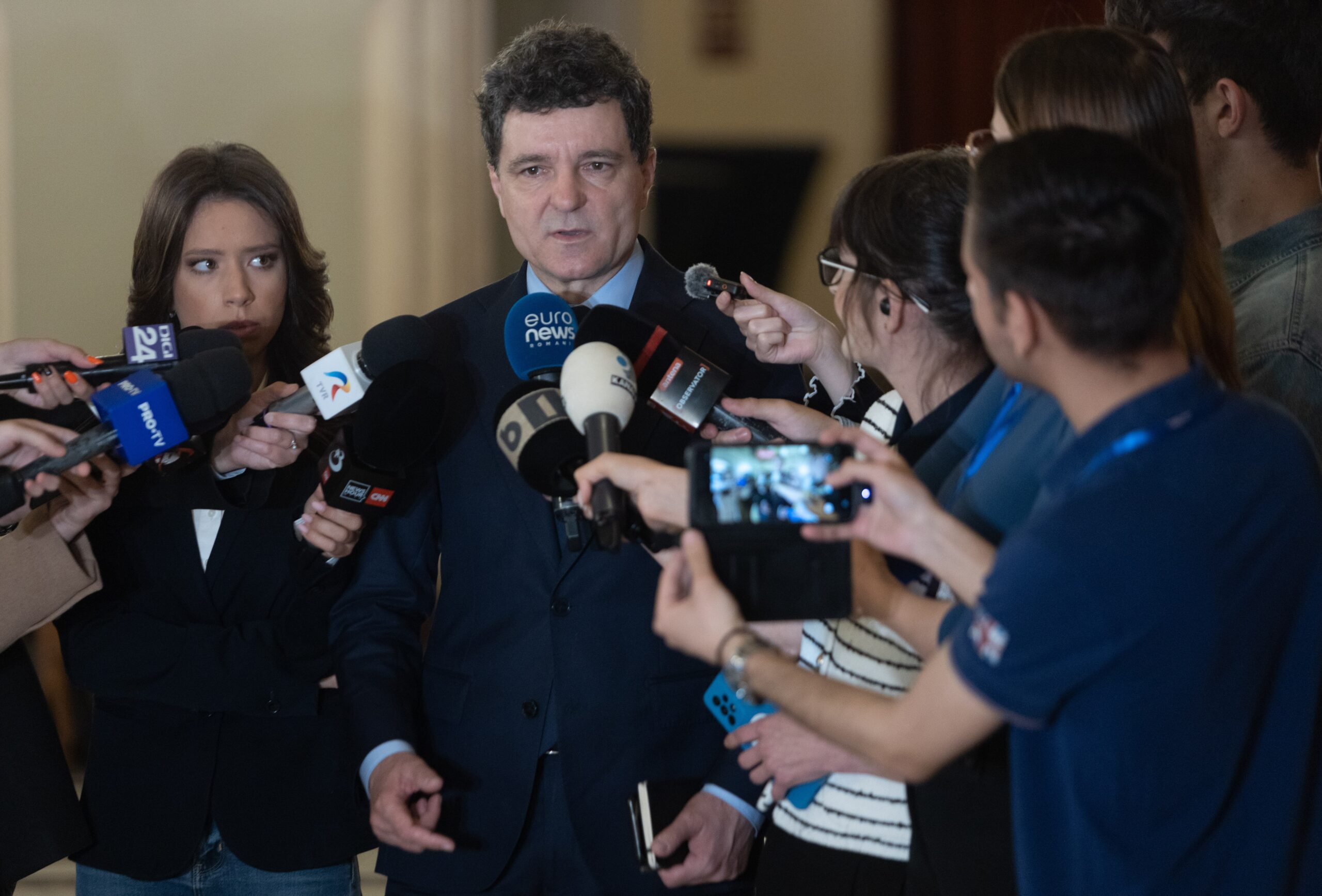 Nicuşor Dan, discuţii cu liderii partidelor: „Este o primă întâlnire pentru formarea Guvernului”