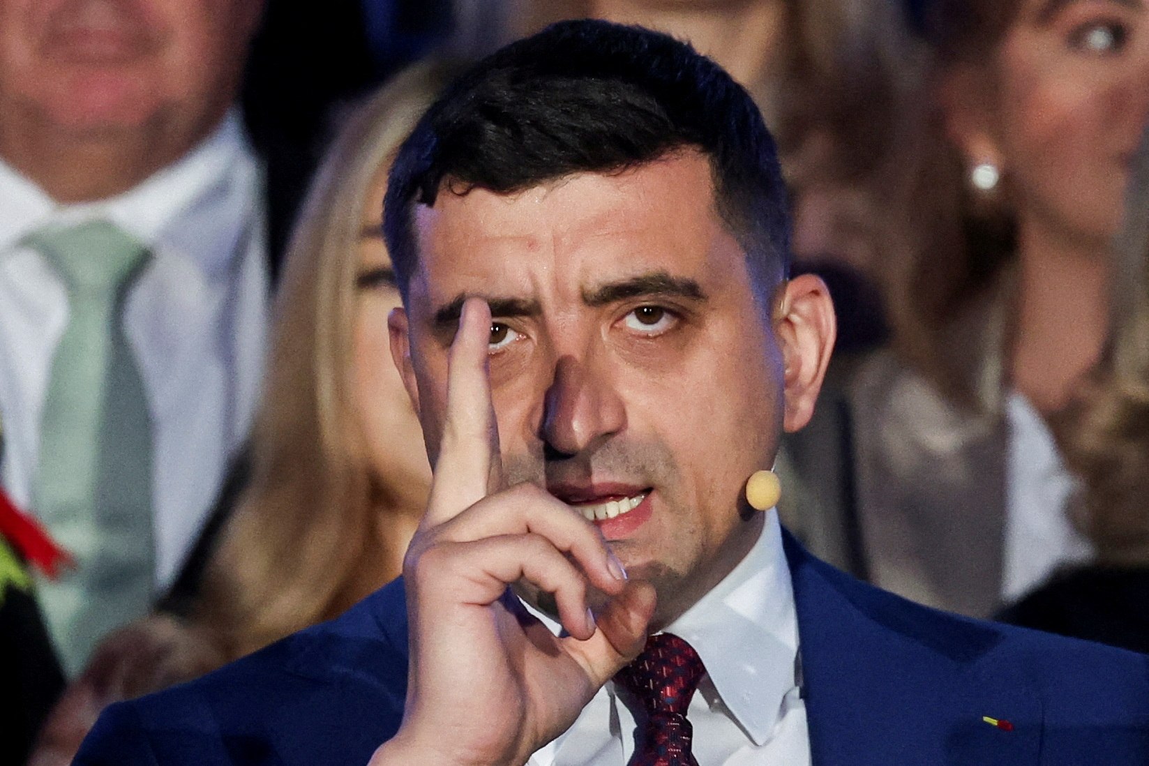 George Simion cere demisia lui Ionuț Moșteanu, după scandalul diplomei de licență: „Un ministru cu studii mincinoase nu poate conduce Armata României”