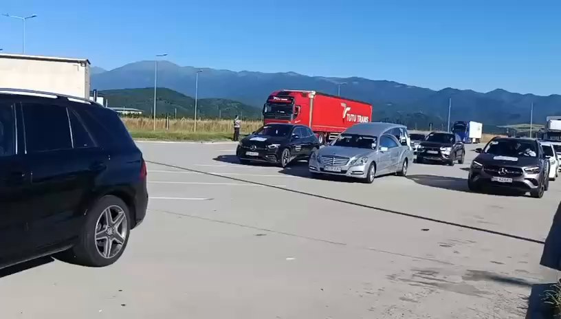 Cortegiu funerar alcătuit din mașini de concurs. Gestul emoționant făcut de lumea auto în memoria lui Mihai Leu
