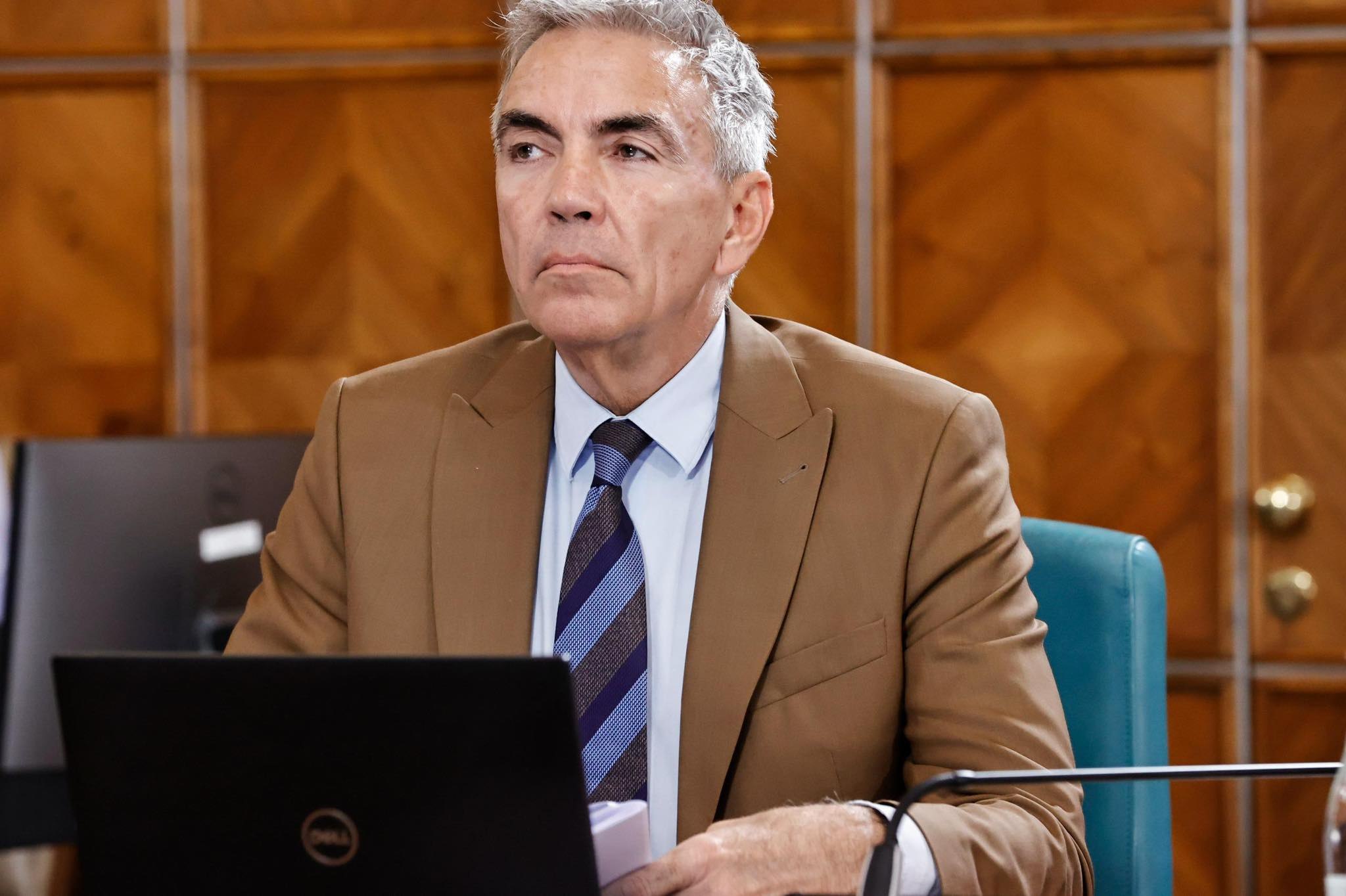 Anastasiu pune la încercare fermitatea lui Ilie Bolojan. Politolog: „Este prima problemă majoră de integritate pentru Guvern”