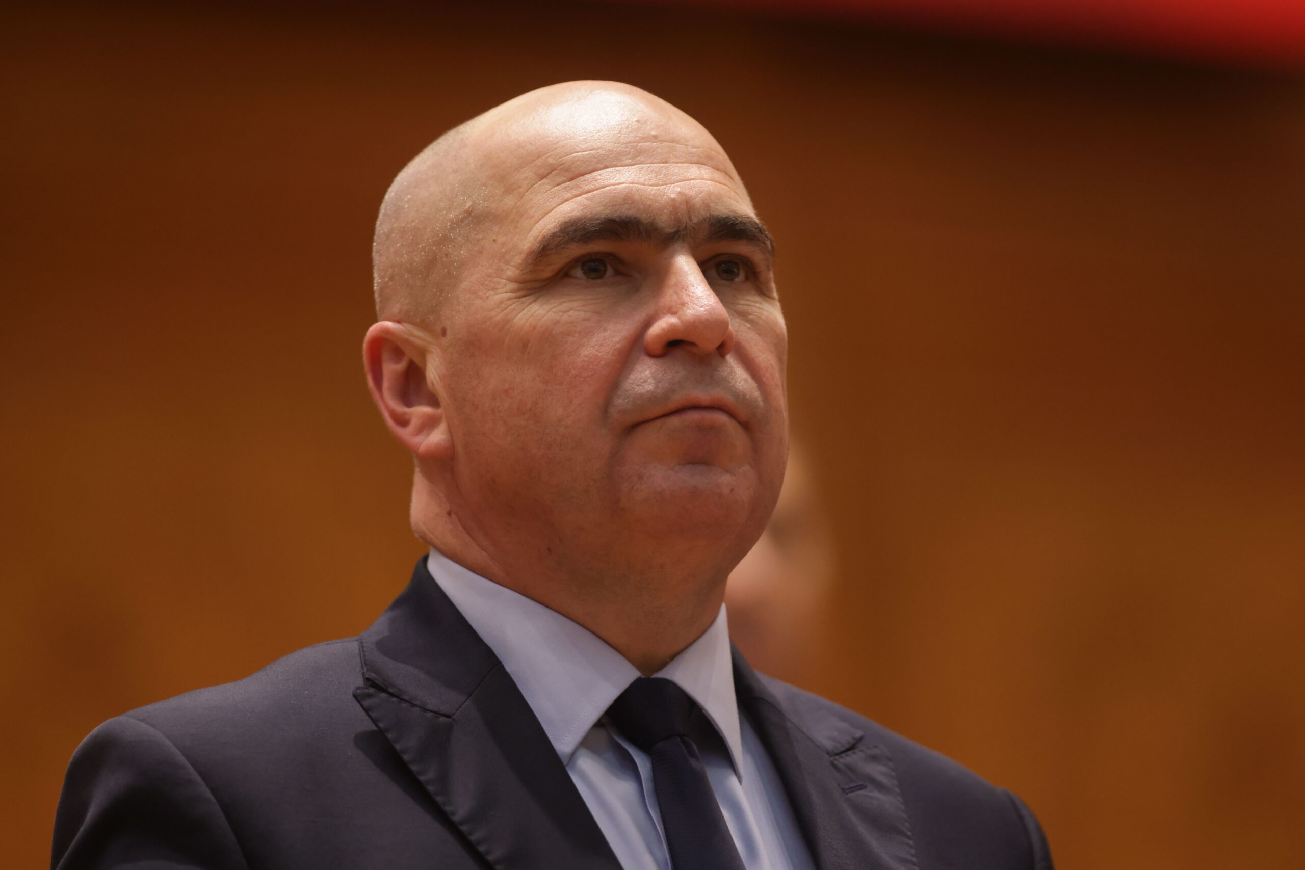 Transferurile și detașările între instituțiile publice ar putea fi interzise de Guvernul Bolojan, pentru următorii doi ani