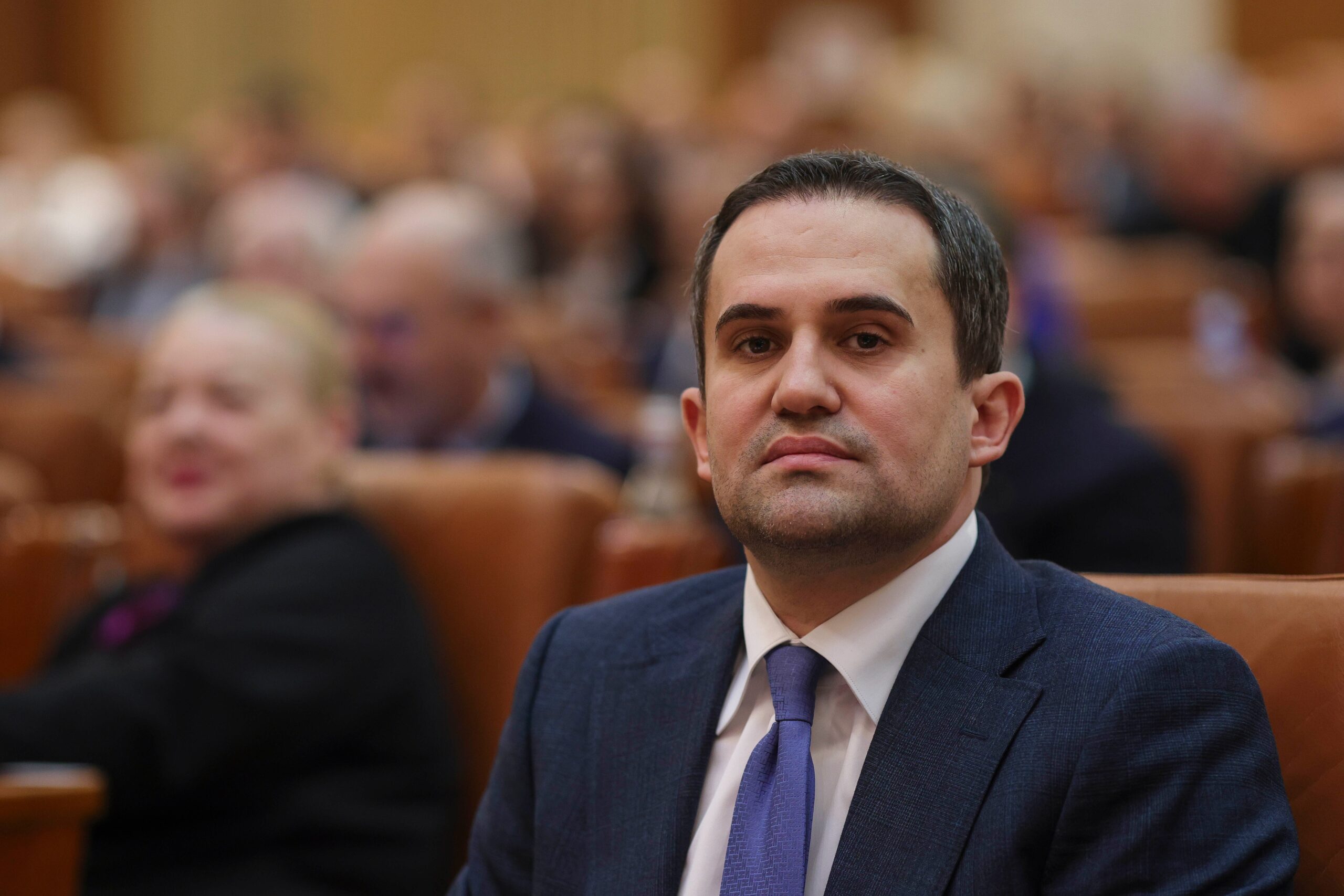Noi controverse în guvernul Bolojan. Șerban: „Încurajez ca toți cei care se confruntă cu astfel de situații să le demaște”