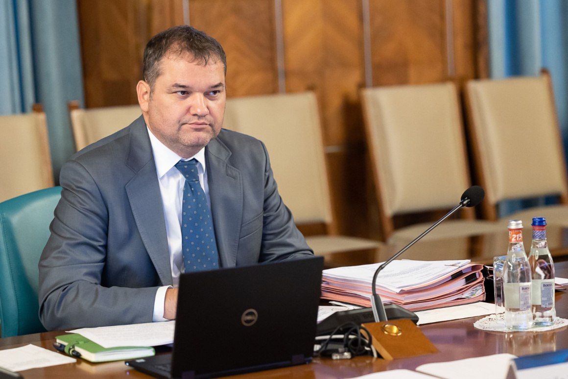 Ministrul Dezvoltării Cseke Attila confirmă restructurările masive din administrația publică. „Reducem cu 20% numărul de posturi.” Pachetul intră în Parlament chiar de luna aceasta