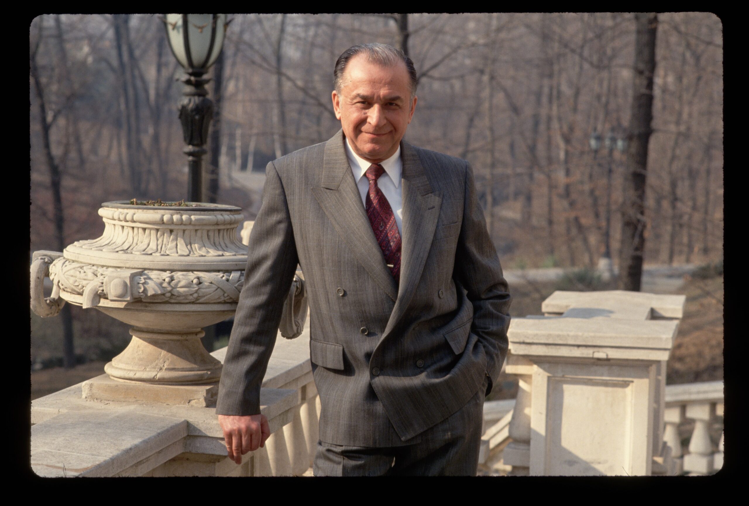 Moment de reculegere în memoria fostului președinte Ion Iliescu. Anunțul Federației Române de Fotbal
