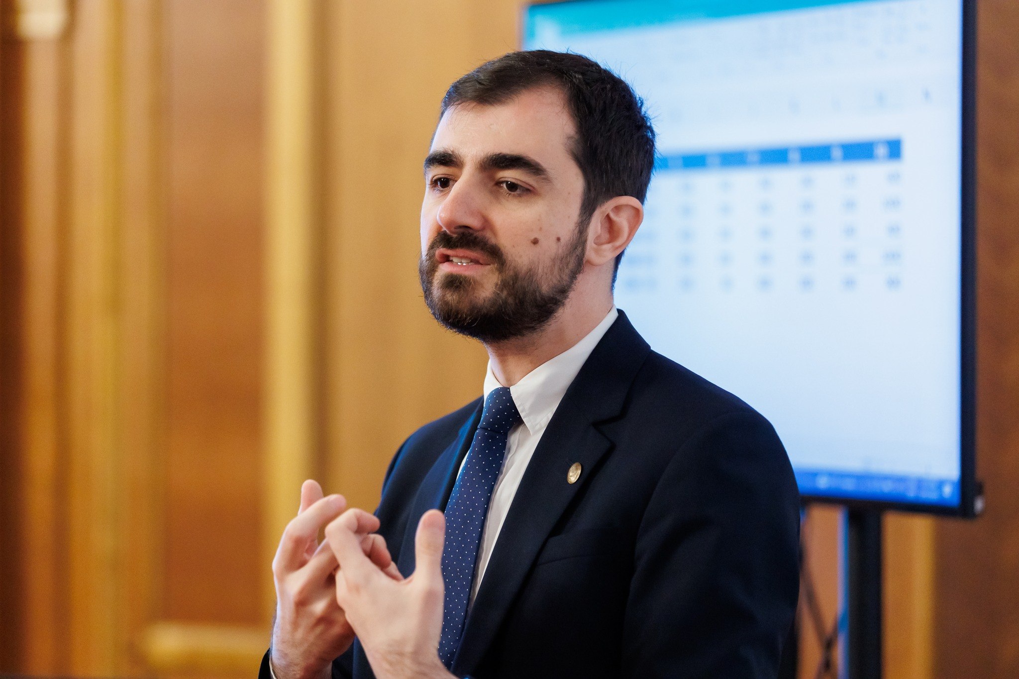 Năsui (USR) o acuză pe Viorica Dancilă că încearcă să „spele crimele lui Ion Iliescu”. Dăncilă: „E o rușine ceea ce faceți”