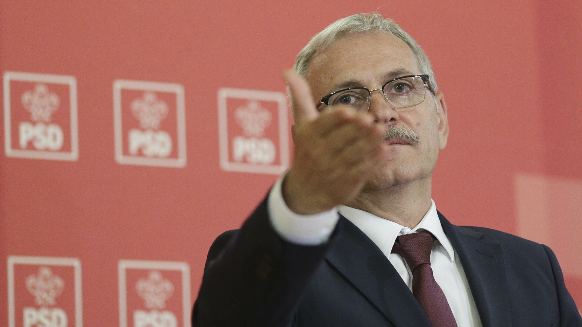 Liviu Dragnea ar fi sunat la PSD, dar nu i-a răspuns nimeni înainte de înmormântarea lui Ion Iliescu. „Nici Grindeanu, nici Marian Neacșu”