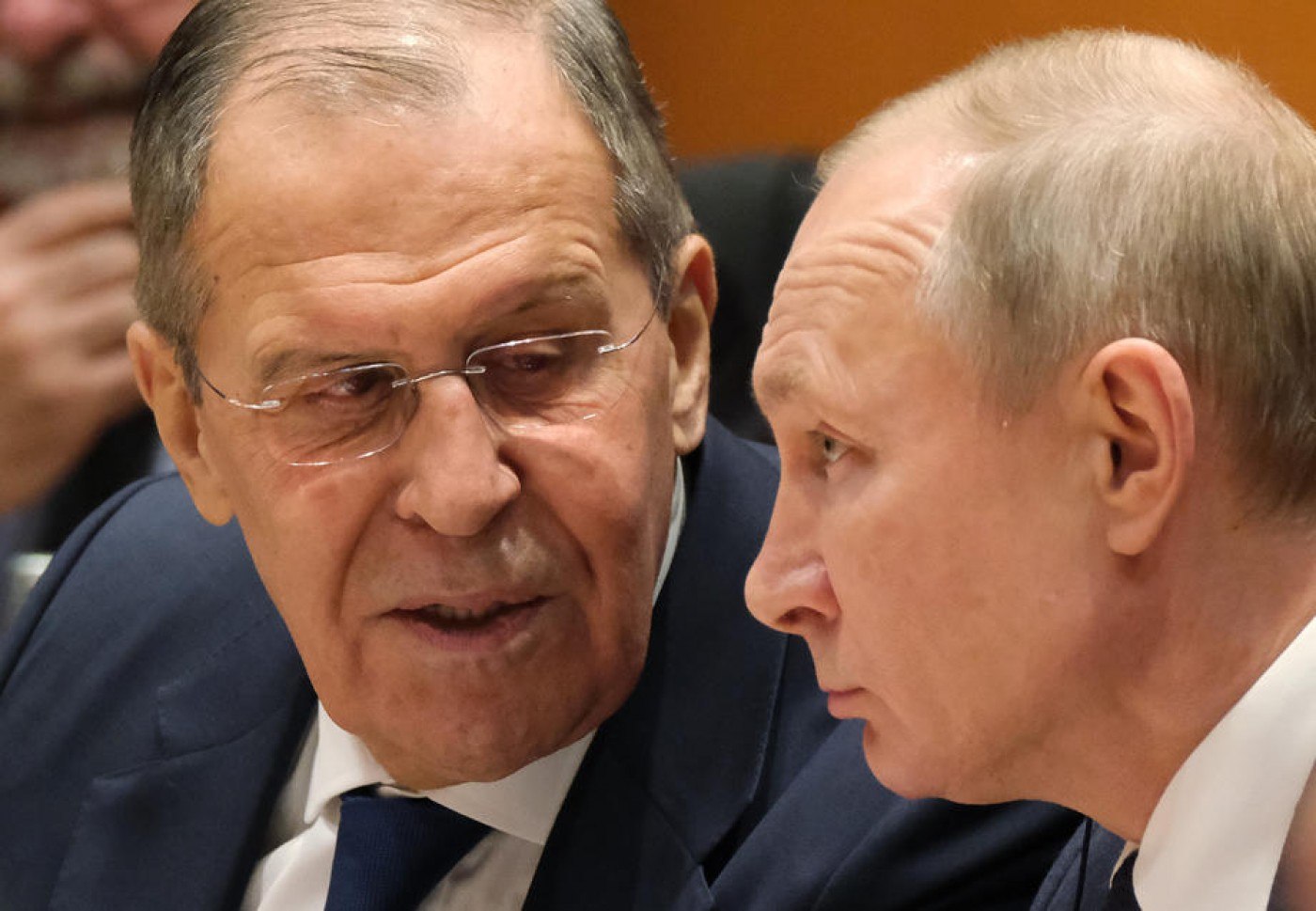 Summitul Trump–Putin din Alaska. Lavrov poartă o bluză cu URSS: Arată că rușii iau în derizoriu toate chestiunile astea legate de negocieri