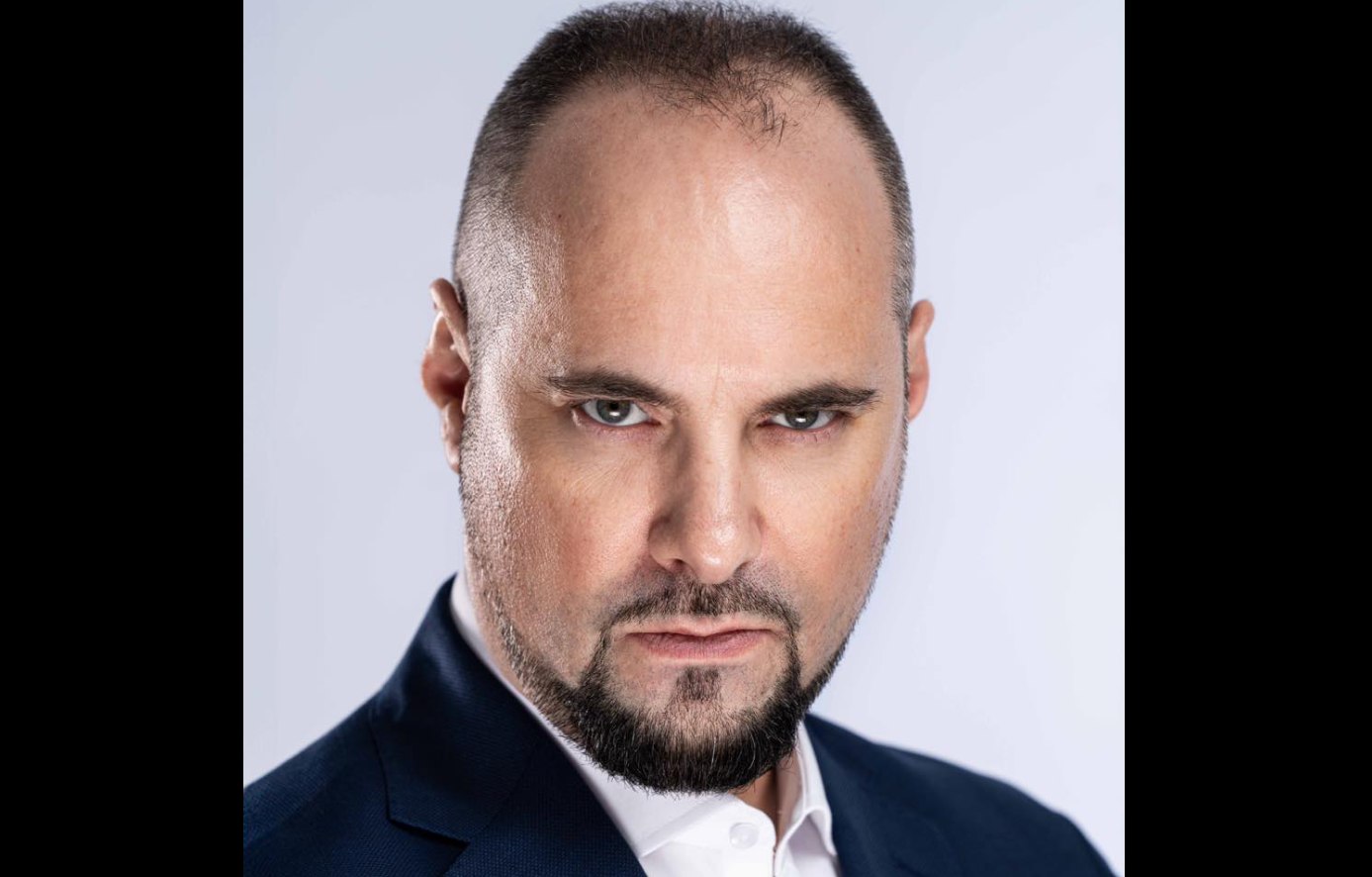 Silviu Mănăstire îl acuză pe președintele Senatului de presiuni asupra România TV. „Blochează dezvăluiri despre averea sa”