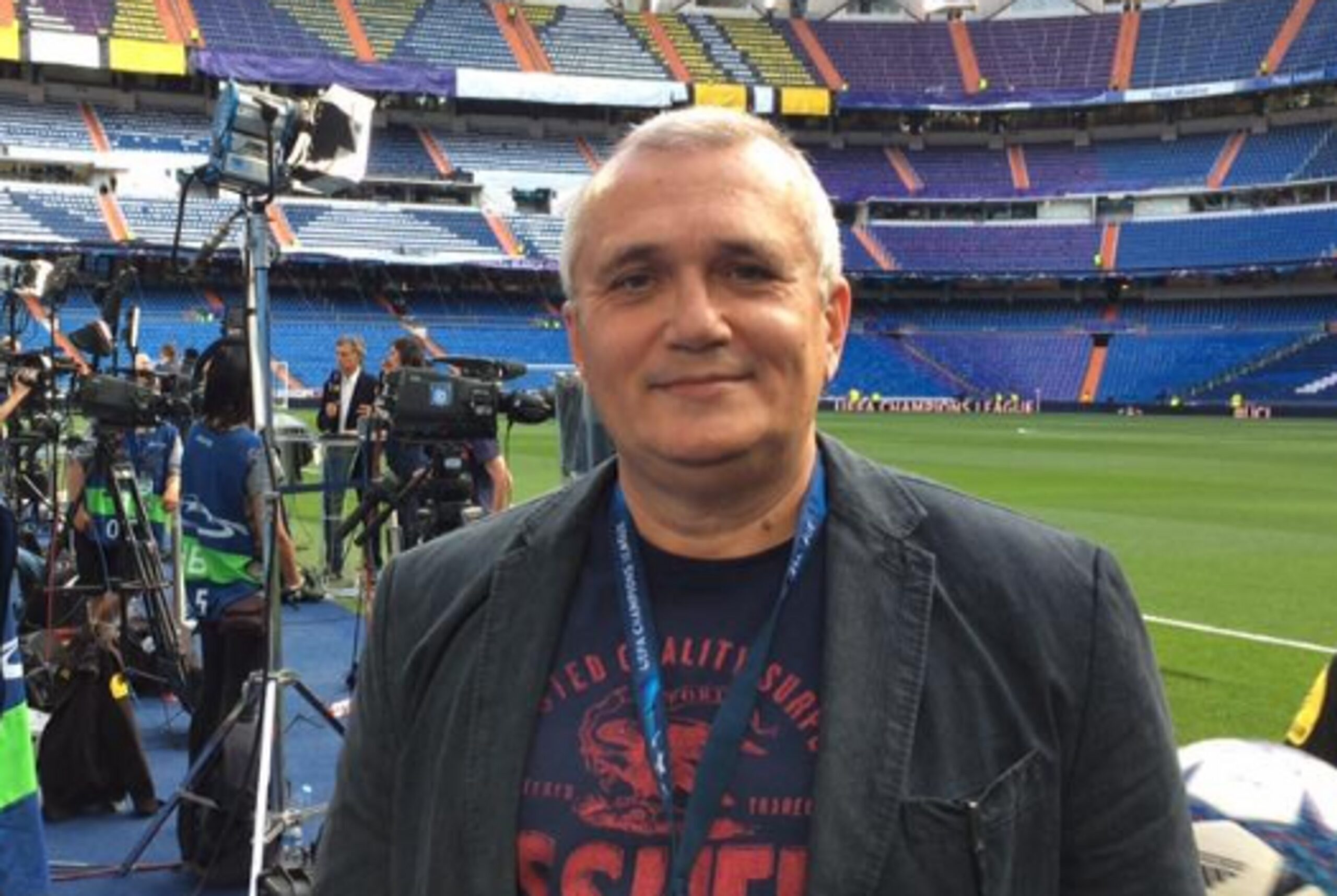 Emil Grădinescu, atacat în cabina de comentator. L-au bătut și l-au amenințat că-i taie gâtul: „Fani demenți”