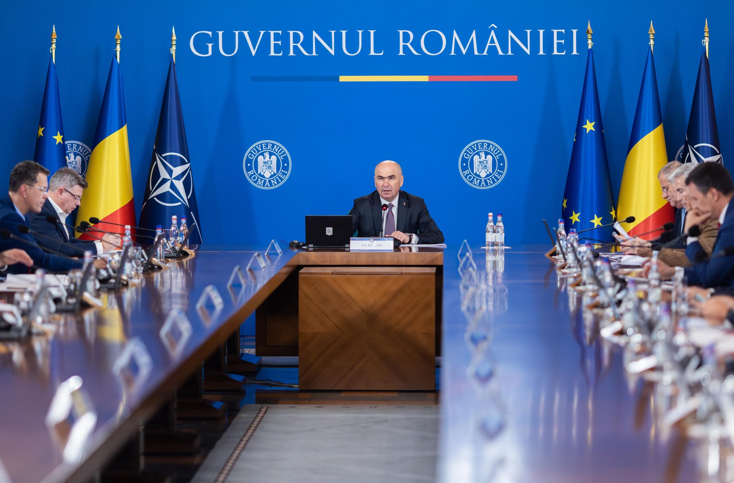 Reforme sub presiune. Guvernul Bolojan, prins între protestele profesorilor și ale magistraților. Sociolog: „Este un joc de putere”