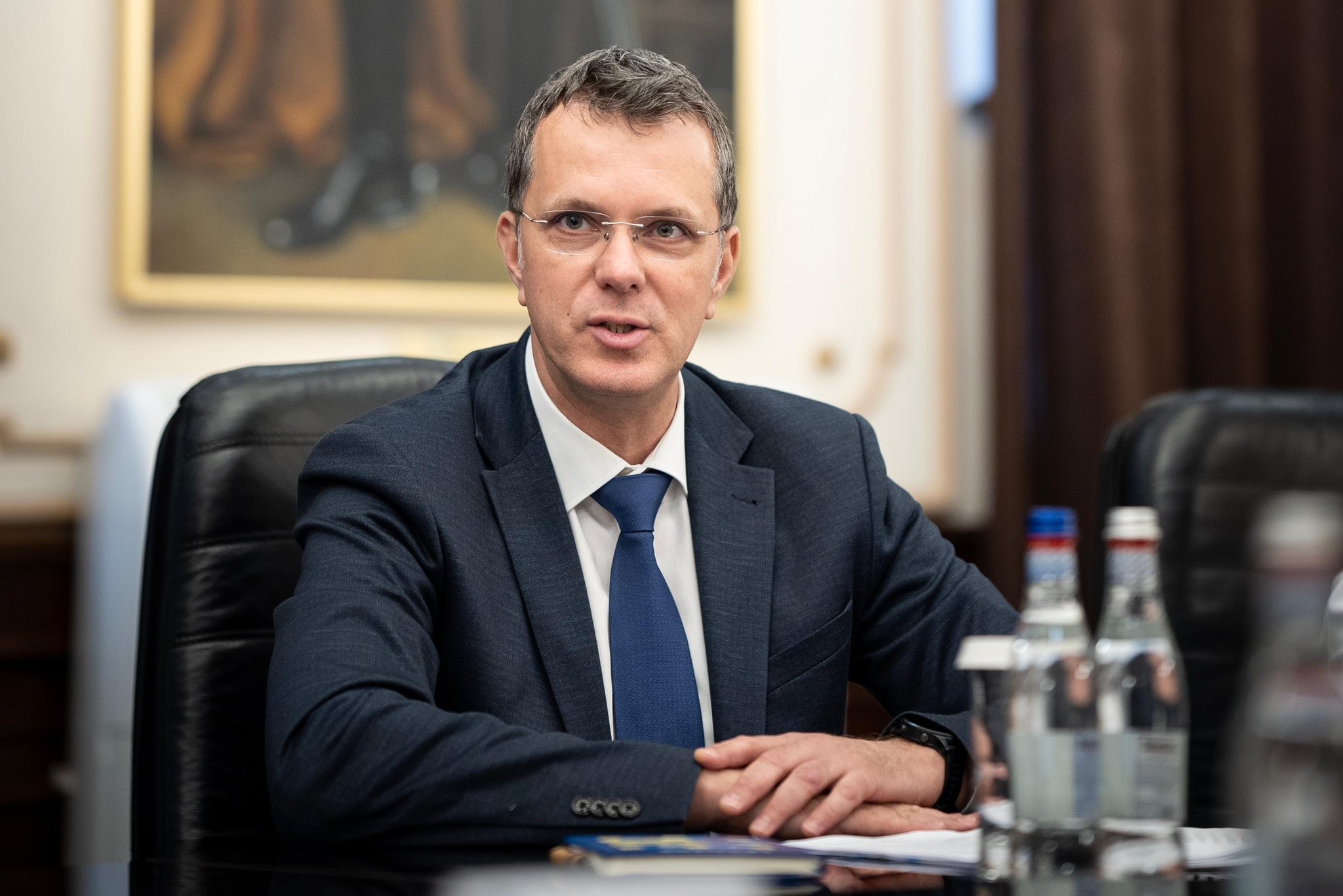 Strategia Guvernului: asumarea răspunderii pe pachete distincte pentru a preveni decizii nefavorabile ale Curții Constituționale