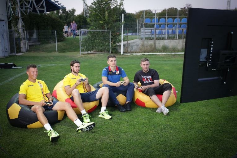 FCSB scoate din echipă un fotbalist pe motive religioase și ia de bun ce aruncă italienii