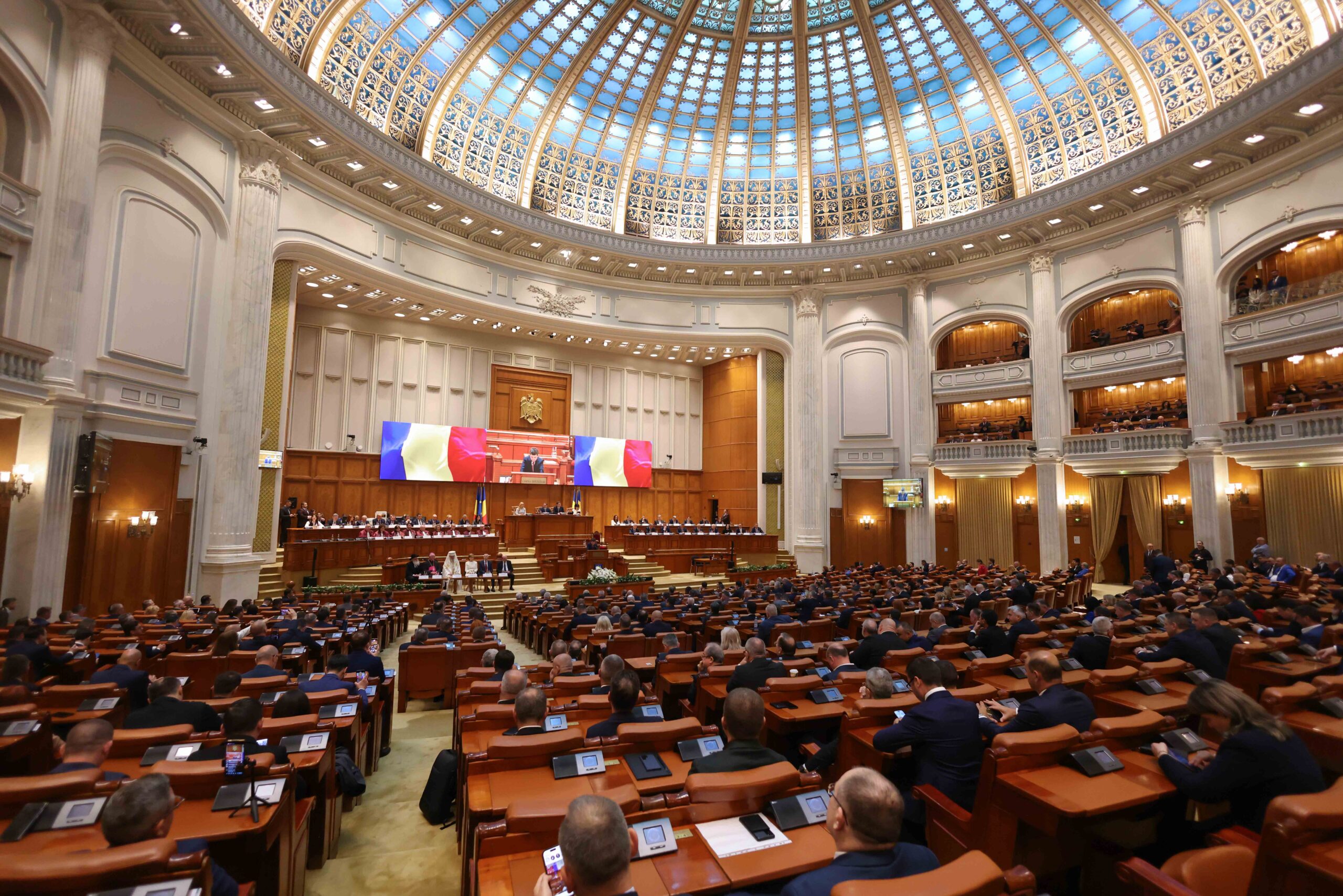Guvernul își angajează marți răspunderea pe proiectul privind pensiile magistraților