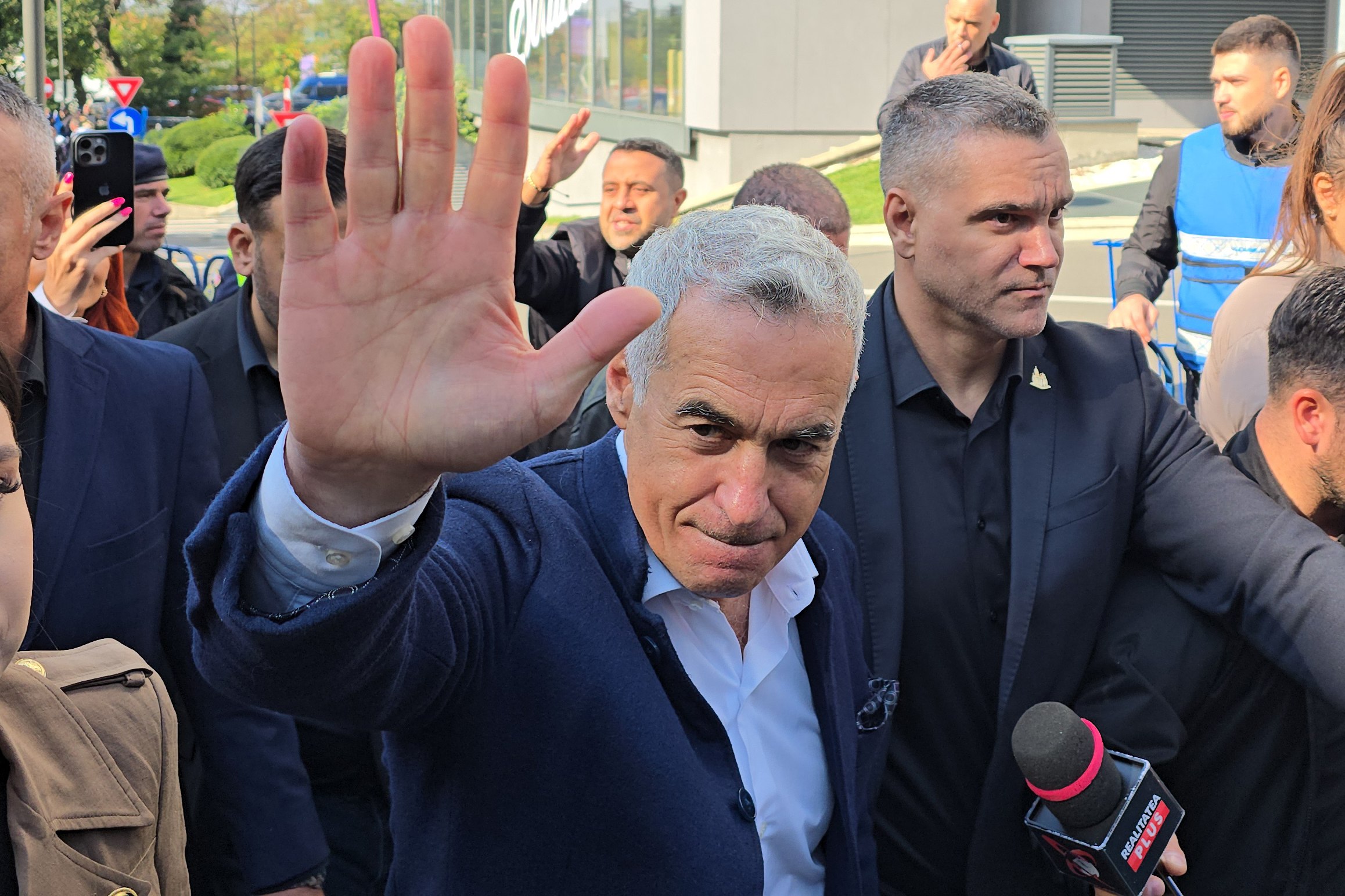 Călin Georgescu, acuzații de „antiromânism” la adresa lui Bolojan. Legături bizare între avorturi și anularea alegerilor