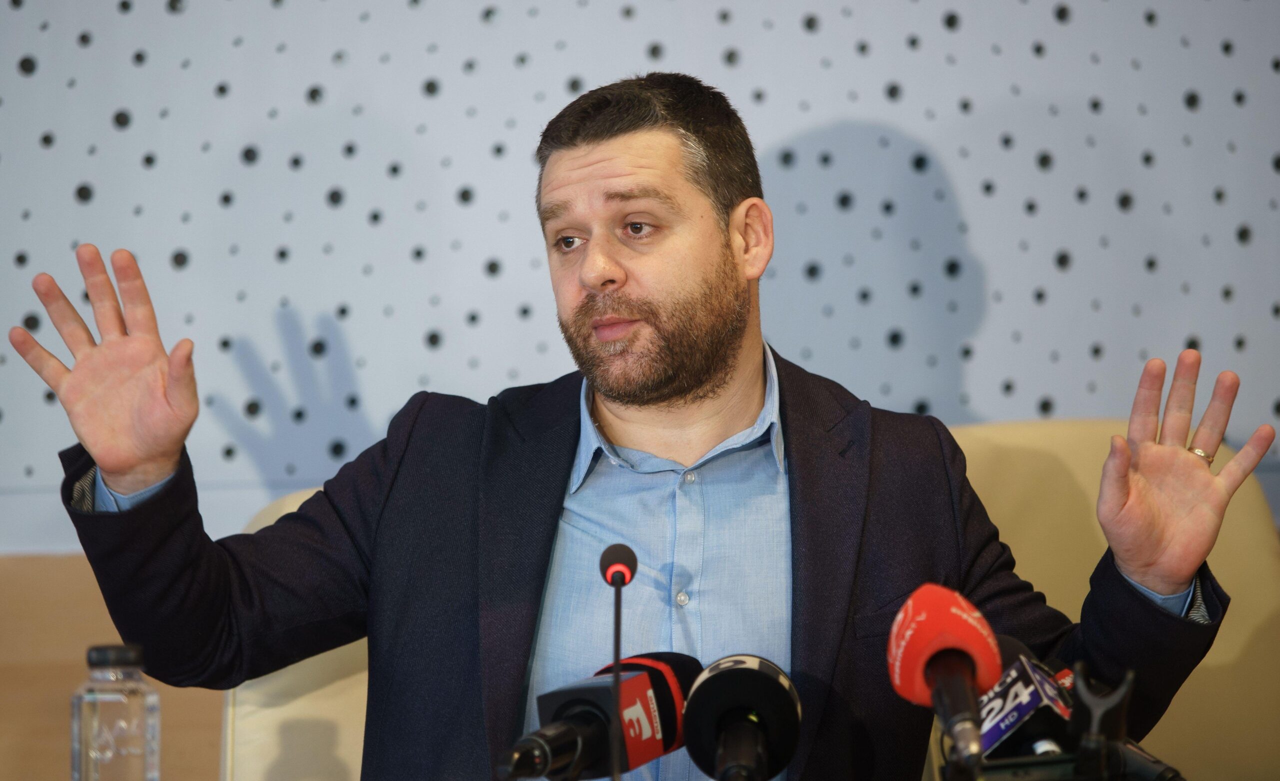 Scandalul sondajelor continuă. Ciucu respinge acuzațiile de manipulare: „Nouă ne-ar fi și rușine să venim cu sondaje false”