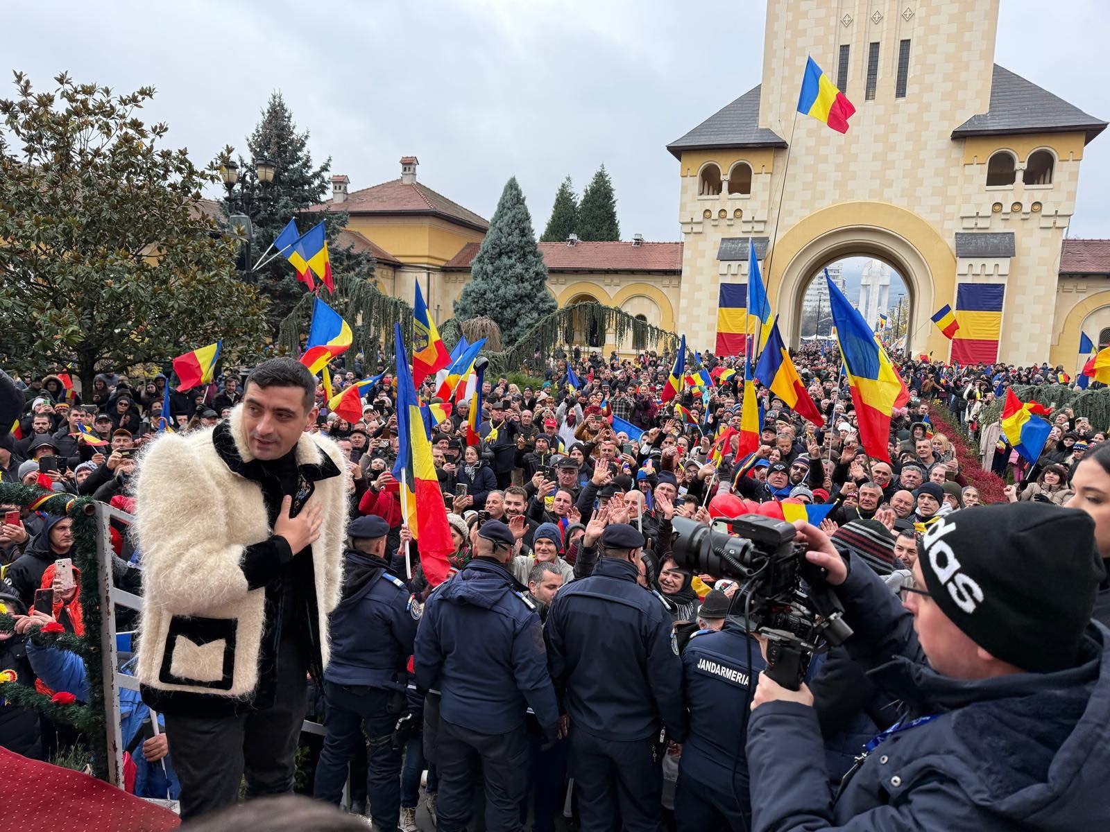Patriotism sub semnul AUR. Adrian Papahagi: „Cum poți să justifici iubirea de țară lăudând principalii dușmani ai României?”