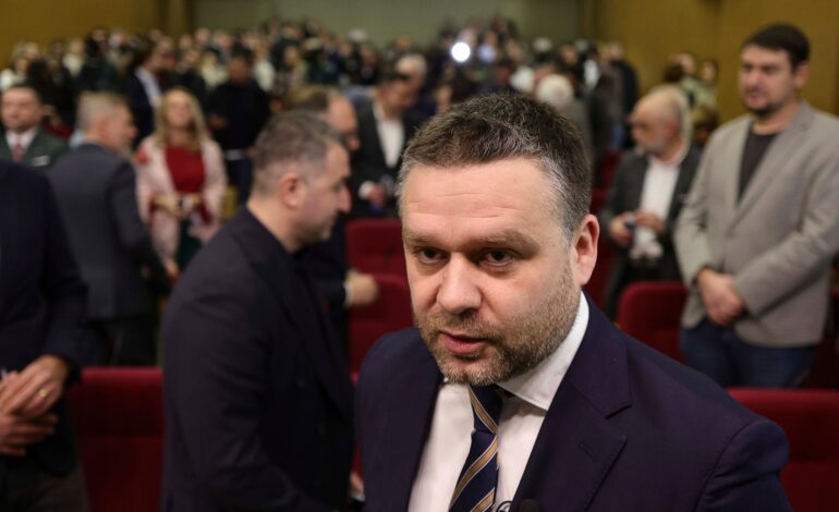 Ciprian Ciucu spune că pot apărea trădări în ambele tabere la votul pe moţiune: câți semnatari s-ar fi răzgândit