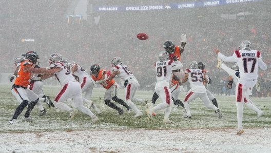 Se știe prima finalistă de la Super Bowl. New England Patriots s-a descotorosit de Denver