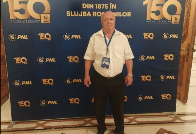 Momentul în care un consilier PNL persiflează jurământul: a înlocuit textul original cu refrenul „la, la, la”