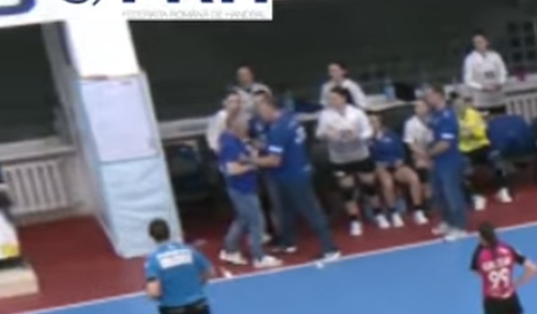 Fenomentul antrenorilor scandalagii lovește și handbalul. Burcea riscă suspendarea, după o altercație cu adversarul la finalul meciului din Liga Națională