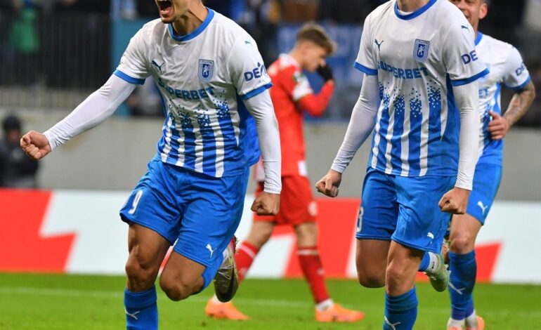 De când așteaptă titlul de campioană cele 6 echipe calificate în play-off. Se face predarea de putere în Superligă