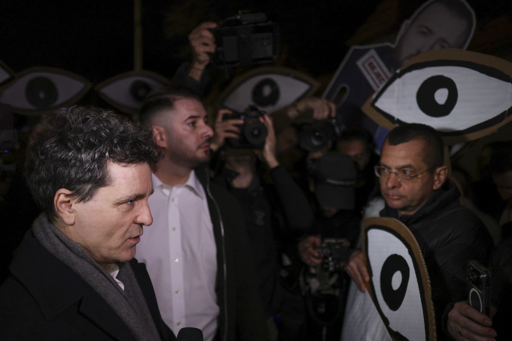 Nicușor Dan, față în față cu protestatarii la Cotroceni: „Am de o sută de ori mai multe informații decât aveți dumneavoastră”