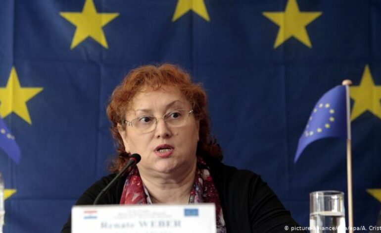 Ordonanța Guvernului Bolojan privind tăierile din administrație, atacată la CCR de Avocatul Poporului