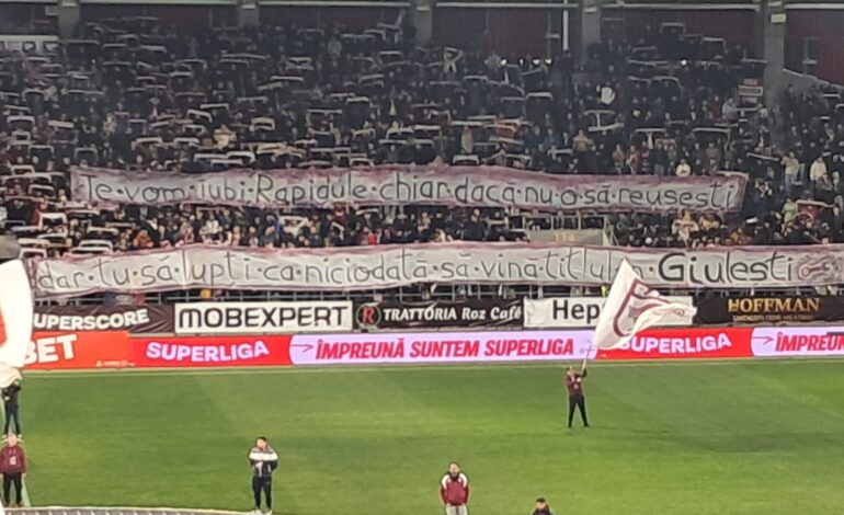 Scandări rasiste și gaze lacrimogene în Giulești, la meciul primelor două clasate în Superligă. Mesaj de luptă pentru fotbaliștii Rapidului