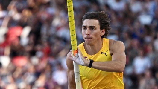 Armand Duplantis, un sportiv de pe altă planetă. A stabilit al 15-lea record mondial la săritura cu prăjina