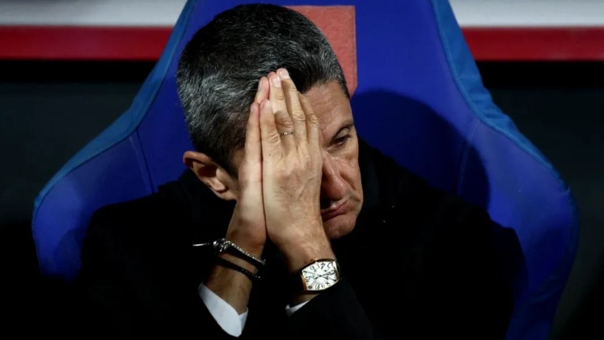 Necazurile se țin lanț de Răzvan Lucescu. Antrenorul, împietrit după eșecul din finala Cupei Greciei: „O perioadă întunecată și o noapte rușinoasă!”