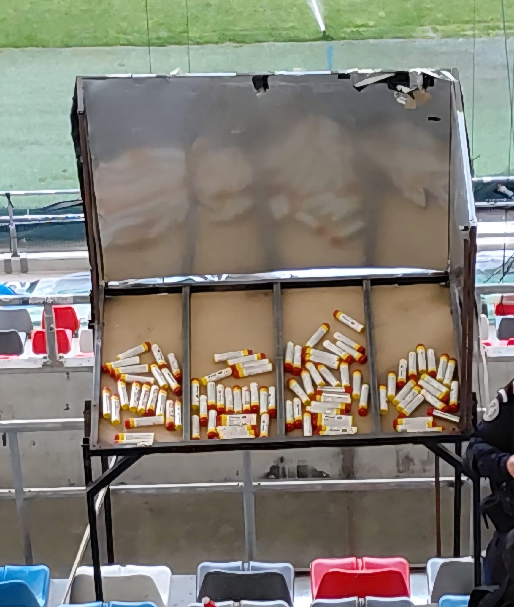 Incident înainte de meciul CSA Steaua-Sepsi OSK: peste 300 materiale pirotehnice interzise, descoperite în interiorul stadionului