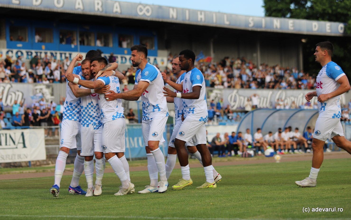 Corvinul Hunedoara, revenire de poveste în Liga I. Cum a renăscut din ruină clubul lui Mircea Lucescu