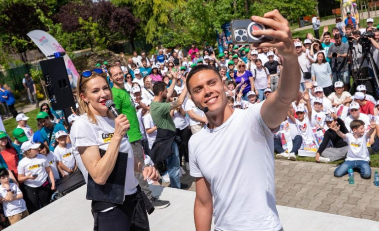 Un fan accidentat a venit să-l vadă pe David Popovici: reacția campionului a emoționat pe toată lumea