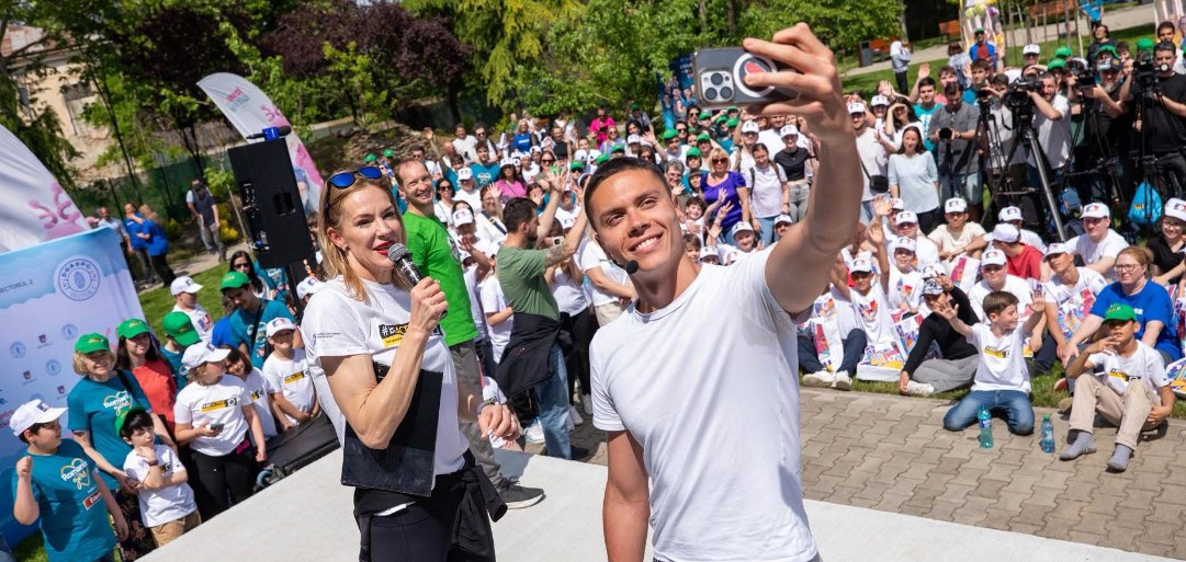 Un fan accidentat a venit să-l vadă pe David Popovici: reacția campionului a emoționat pe toată lumea