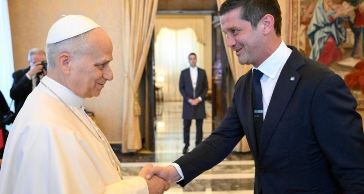 A primit binecuvântarea Papei, la scurt timp după primul lui titlu ca antrenor. Cristi Chivu și campionii de la Inter, vizită emoționantă la Vatican