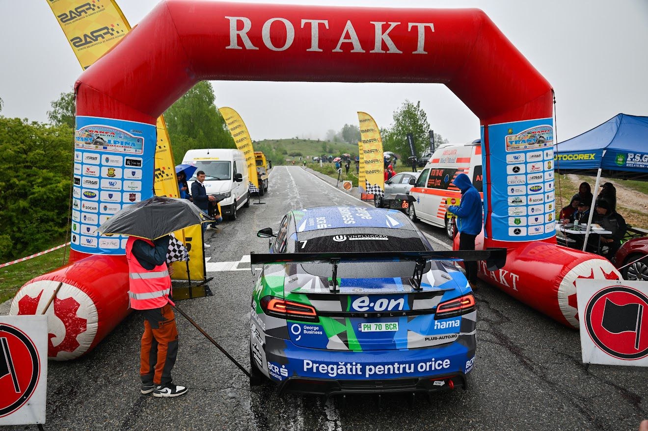 Moment istoric în motorsport: prima victorie cu o mașină electrică. Dominic Marcu, rezultat special pe Transalpina după ce i-a murit tatăl