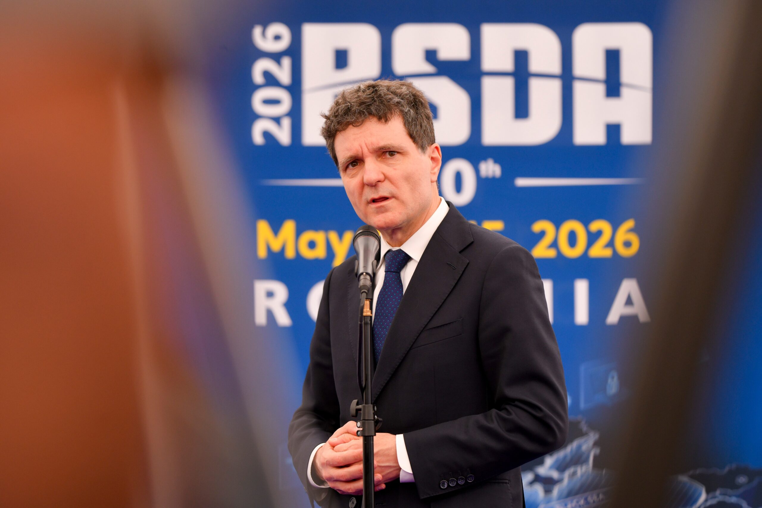 Foști susținători îl atacă pe Nicușor Dan în media europeană: „De la eroul UE, la o nulitate stil Maga”