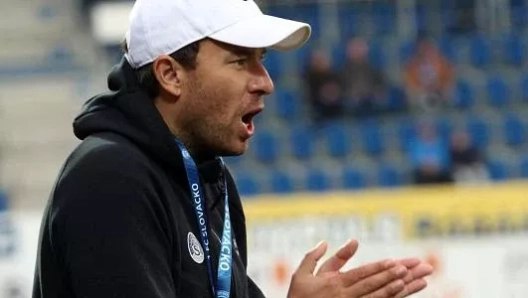 UEFA a tăiat în carne vie: antrenorul de fotbal care și-a filmat jucătoarele la duș a fost suspendat pe viață
