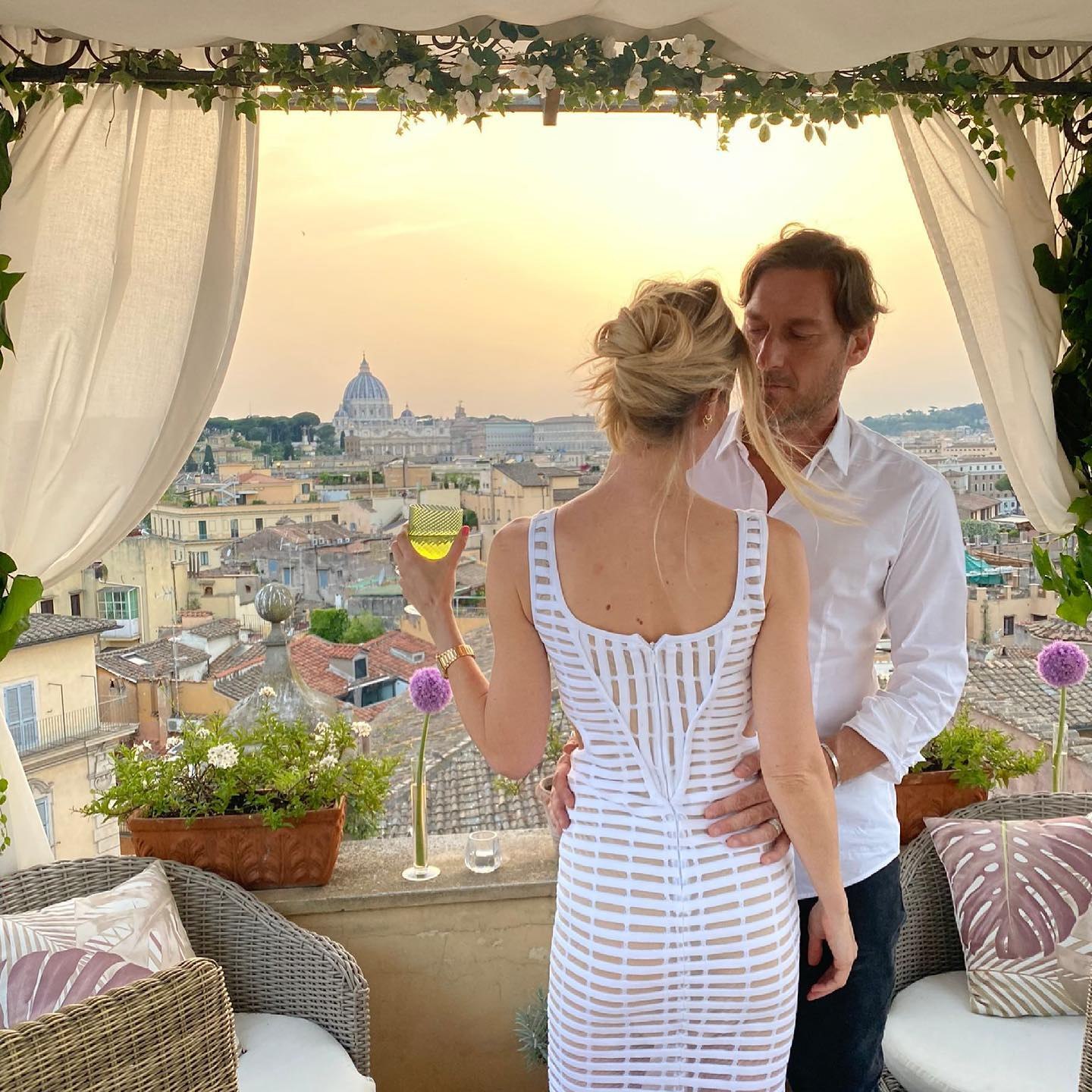 Cu cine l-a înlocuit Ilary Blasi pe Francesco Totti. Vedeta TV se recăsătorește imediat după divorțul de fostul fotbalist