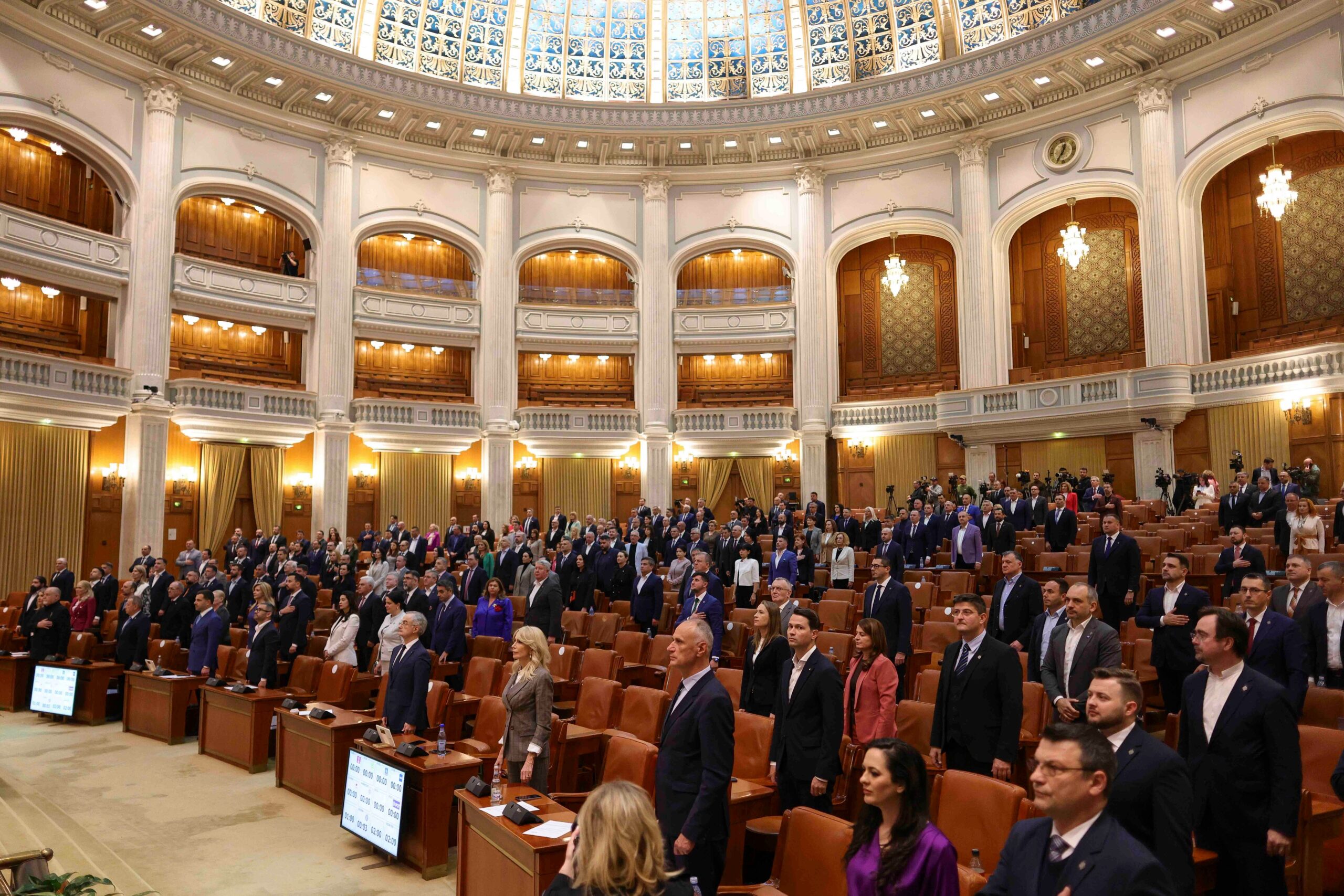 Alegerile anticipate, un salt în gol? Ce s-ar întâmpla dacă Parlamentul ar fi dizolvat mâine